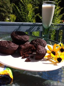 Choc_ZucchiniMuffinsWithCrumbs_and_RudbeckiaFlowers
